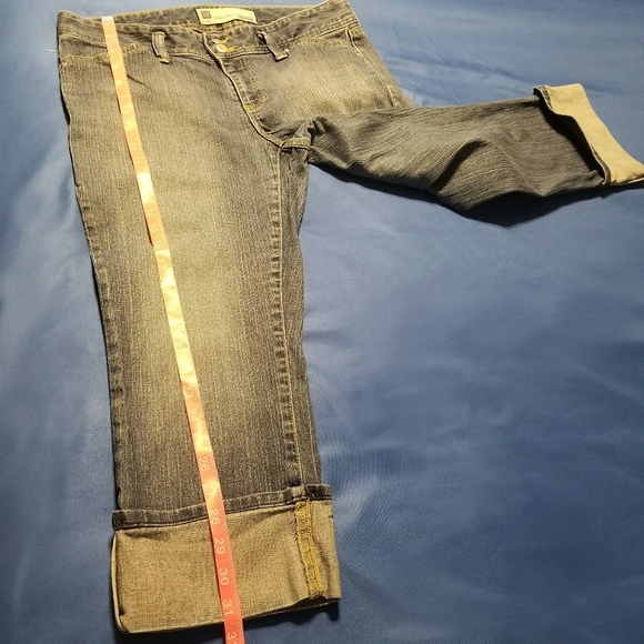 Gap Women's Low Rise Cropped Jean - Picture 9 of 10